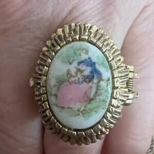 Vintage Gold Victorian Ring that Opens